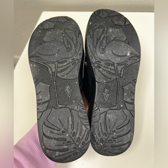 Volatile Platform Sandals - Size 7 - Picture 4 of 5